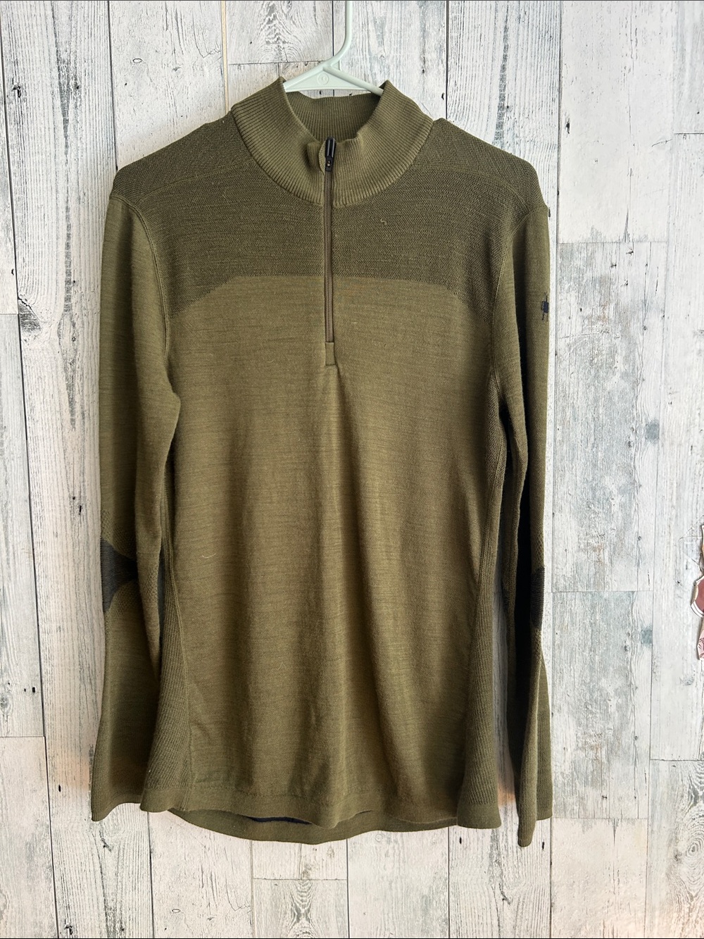 Smart Wool men’s olive sweater